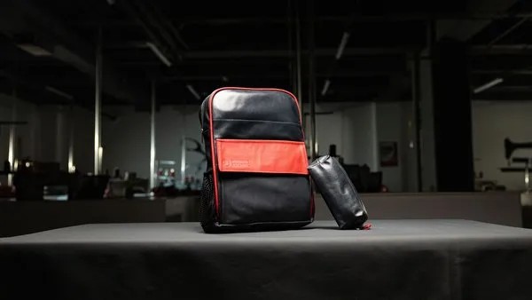 THY’den anlamlı dönüşüm! Uçak koltukları okul çantasına çevrildi